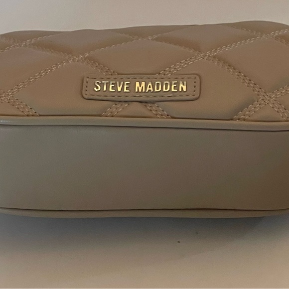 Steve Madden Bdaisy Quilted Crossbody Bag - Picture 8 of 9
